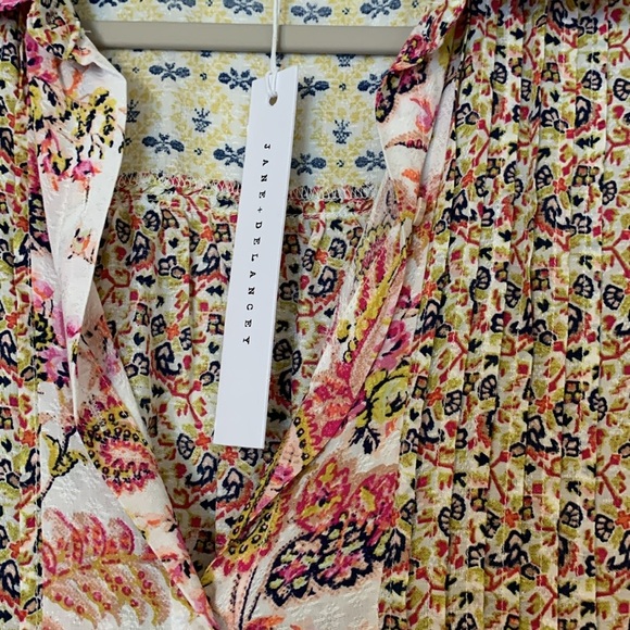 Jane Delancey Floral Button-UpShort Sleeve Blouse NWT Medium - Picture 3 of 5